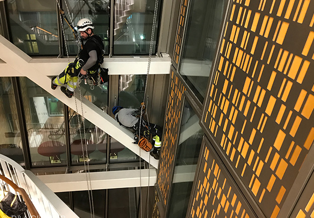 reparbete rope access underhåll och rengöring på höjd